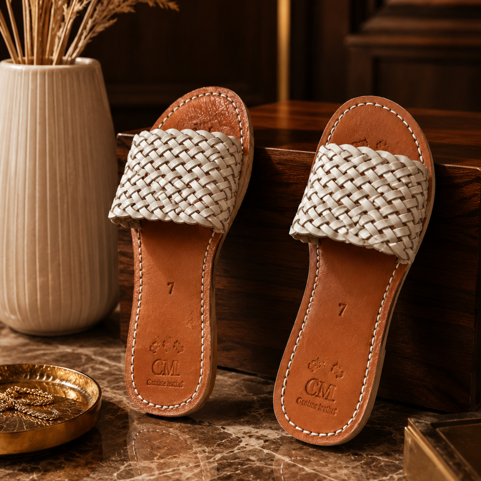 Babouche Femme en Cuir Tressé Blanc Cassé – Sandales Marocaines Élégantes
