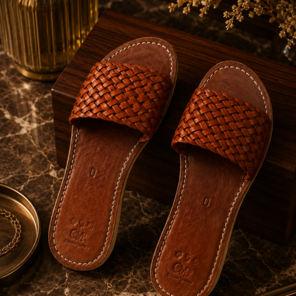 Sandales Femme en Cuir Tressé Marron Cognac – Mules Marocaines Élégantes