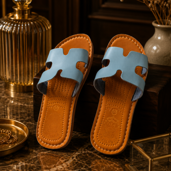 Sandales Marocaines Femme en Cuir Bleu Clair – Fabrication Artisanale au Maroc